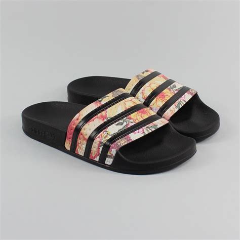 chinelo slide adidas originals farm adilette